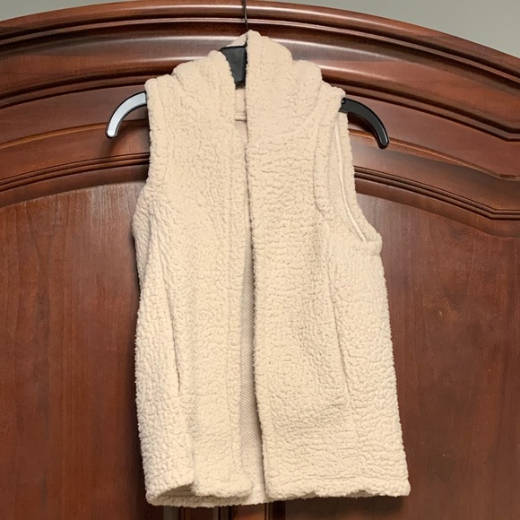 Jackets & Blazers - Fluffy sweater vest
